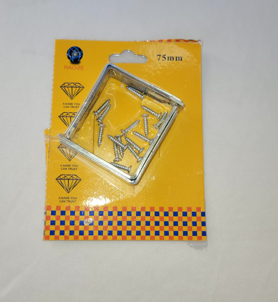<span style='position: fixed;top: 500px;left: calc( 550px + (100vw - 600px)/2);'></span>
<table width='100%' border='0'>
  <tr>
    <td style='padding: 5px;width: 70%;background-color:#ec0d0d;vertical-align: middle;font-size:35px;height: 102px;border-radius: 20px;'>Haojie Hinge 75mm /Item no :XC115-20</td>
    <td class='watch' align='center' style='position: fixed; background-image:url(assets/price.png);background-size: cover;
    font-size: 45px;
    top: 645px;
    left: calc( 460px + (100vw - 600px)/2);
    width: 245px;
    height: 200px;
    text-align: -webkit-center;
    vertical-align: middle;'><div style='padding-top: 90px;transform: rotate(7deg);'><span>17.00  R</span></div></td>    
  </tr>
</table>